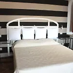 לינה וארוחת בוקר La Via Del Mare 3*