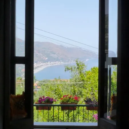 La Via Del Mare Panzió 3*